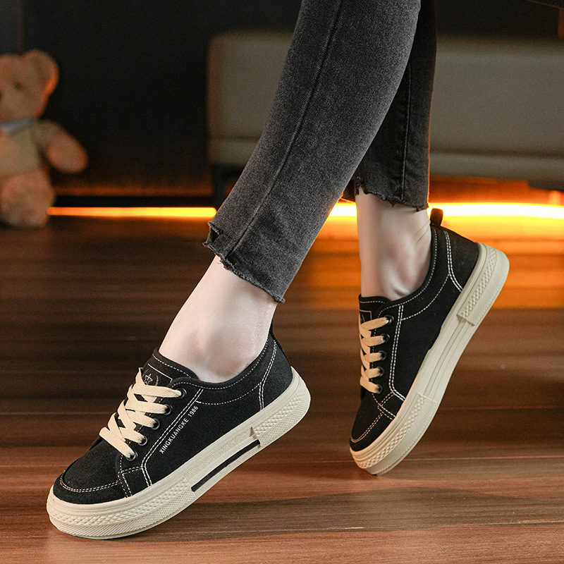 أحذية قماشية 2026 ذات قاع مسطح - مراجعة Vans Shoes Old Skool وسعره