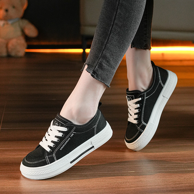 أحذية قماشية 2026 ذات قاع مسطح - مراجعة Vans Shoes Old Skool وسعره